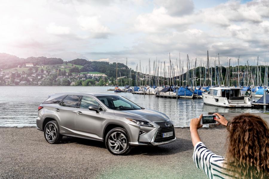  Lexus RX450hL 2018 года  (WW) (фото 43 из 45)